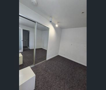 2 bed 2 bath furnished apartment for rent in Vibrant Docklands. - Photo 4