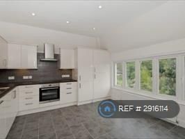 3 bedroom flat to rent - Photo 3