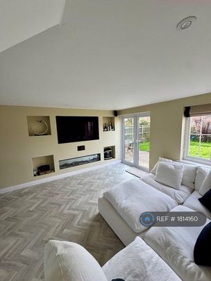 3 bedroom end of terrace house to rent - Photo 1