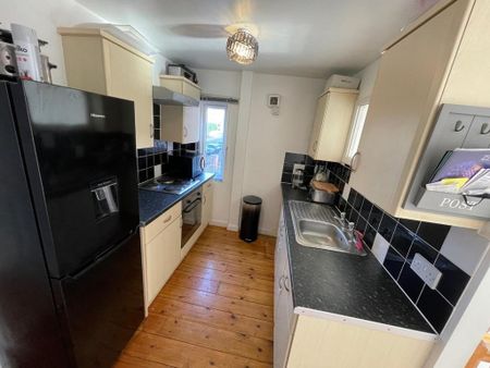 3 bedroom maisonette to rent - Photo 2