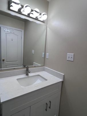 For Lease - 2899 Westoak Trails Boulevard, Oakville, Ontario - Photo 1