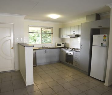 READY FOR YOU TO MOVE IN TO THIS FURNISHED PROPERTY - AVAILABLE NOW!! - Photo 3