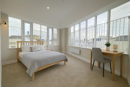 2 Bed Flat, Carlton Crescent, SO15 - Photo 2