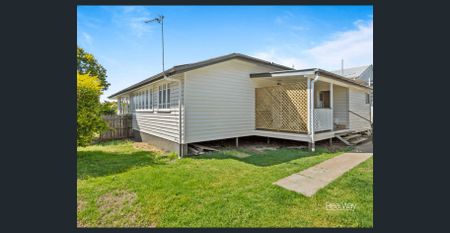 Classic Gable Renovated Cottage - Photo 3