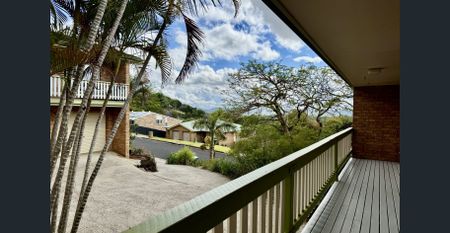 Spacious 3-Bedroom Home with Dual Car Garage! - Photo 5