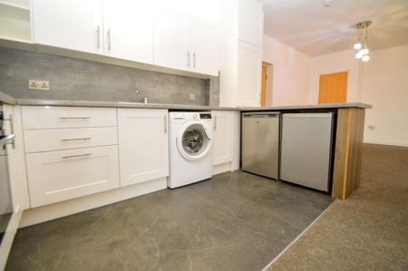 3 bedroom flat to rent - Photo 5