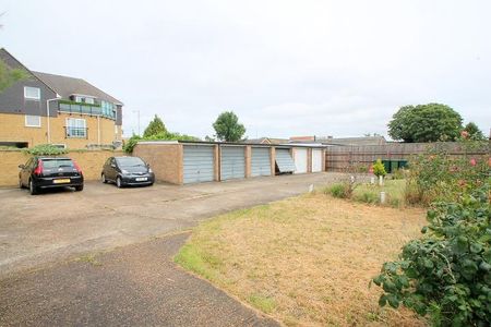 2 bedroom maisonette to rent - Photo 2