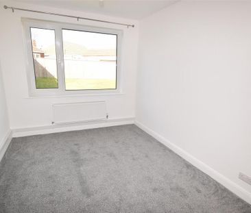 2 bedroom semi-detached bungalow to rent - Photo 2