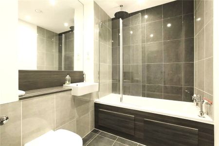 2 Bed Flat, York Road, SW11 - Photo 4