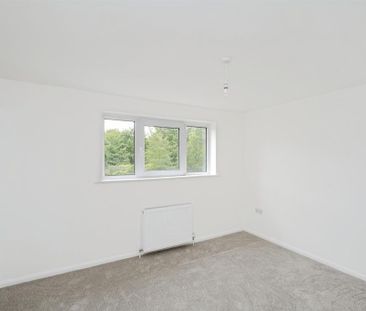 4 bedroom semi-detached house to rent - Photo 4