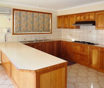 BEAUTIFUL FAMILY HOME IN PRIME LOCATION - Photo 1