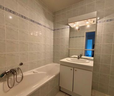 Location Appartement 2 pièces 51m² NICE 06200 - Photo 3