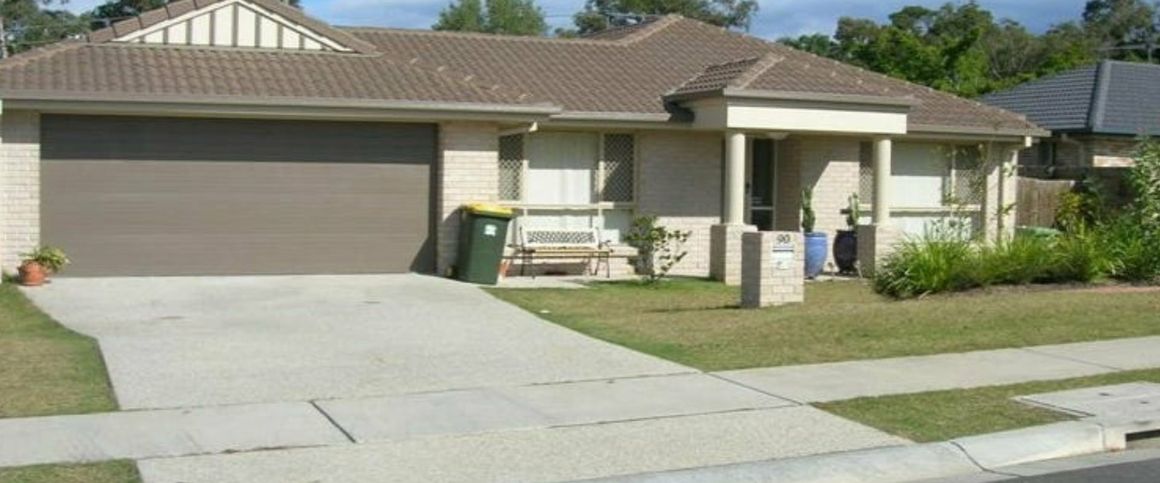 Spacious Family Living on a Generous 707m² Block! - Photo 1