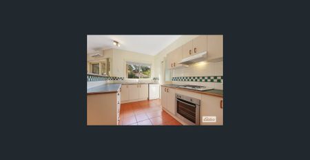 Charming 3-Bedroom Home with Lush Gardens - Photo 4