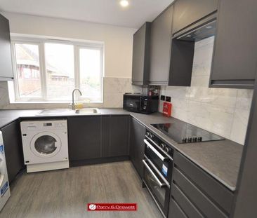 1 bedroom in a flat share to rent - Photo 2