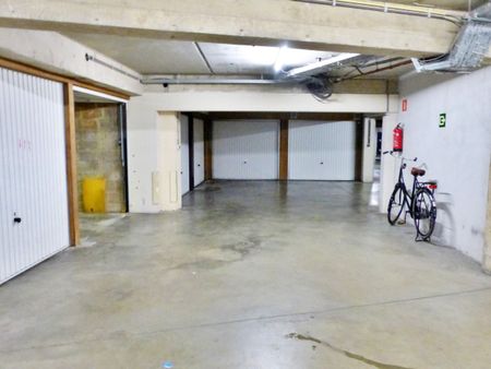 Ruim 2 slpk. appartement met garage in centrum Hasselt - Photo 4