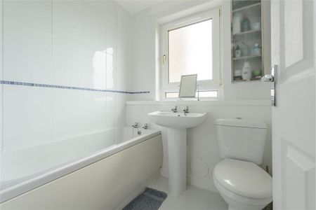 1 Bed Flat, Redbraes Grove, EH7 - Photo 2