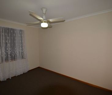 Family Home on the West side - Photo 3