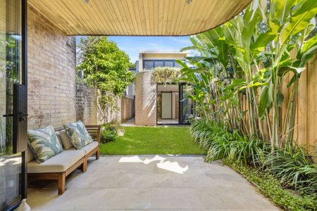 Furnished Home in Highly Sought After Pocket - 6 month lease term. - Photo 5