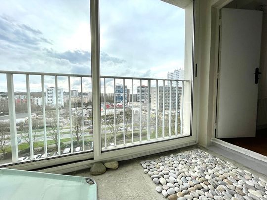 T4 MEUBLÉ ASCENSEUR - RUE DE CHAMPAGNE - 78.20 m² - Photo 1