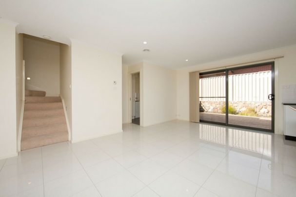Neat Three Bedroom Townhouse - Photo 1