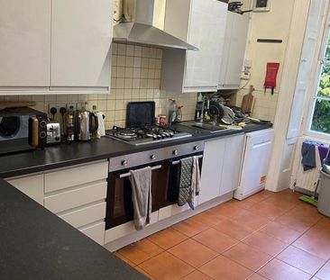 Room in a Shared House, Pembroke Road, BS8 - Photo 4