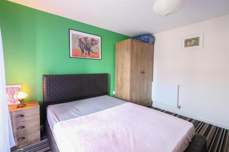 1 bedroom in a house share to rent - Photo 3