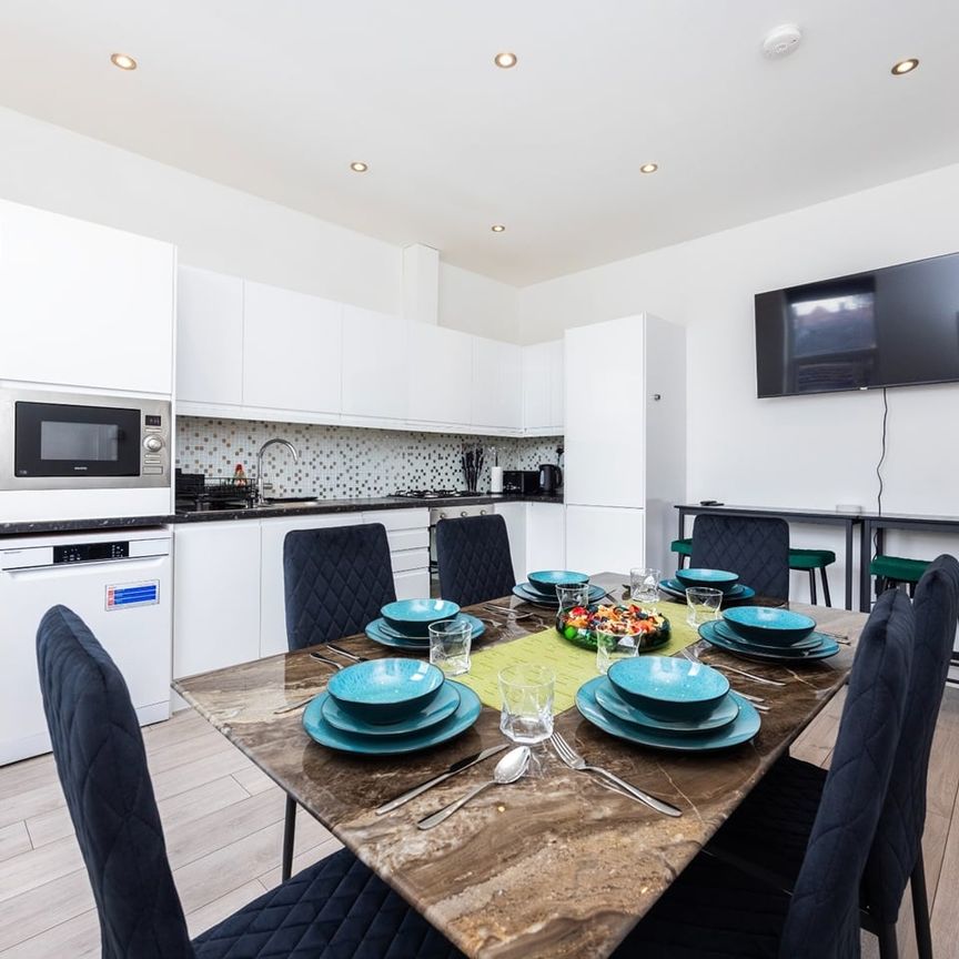 3 Bed Flat, Devonport Road, W12 - Photo 1