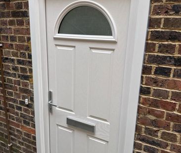 3 bedroom flat to rent - Photo 1