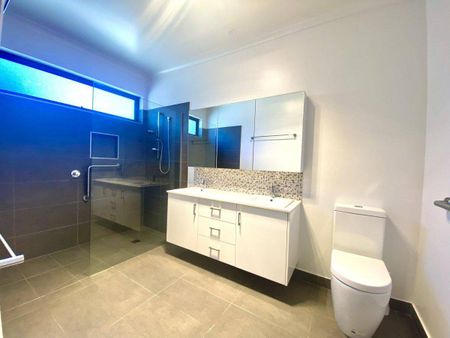 Modern lifestyle with sophisticated living. - Photo 4