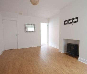 Queens Road, East Grinstead, RH19 - Photo 4