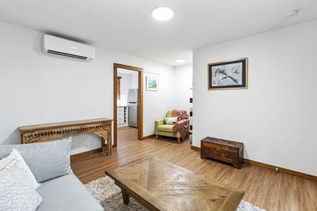 Neat & Private Ground Floor Unit in Prime Sandy Bay Location - Photo 5