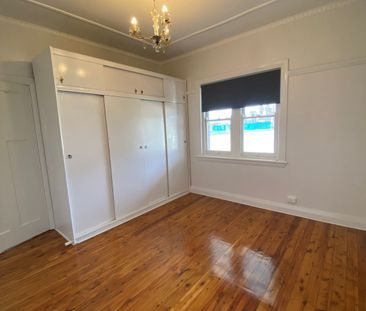 Three Bedroom Modern Home - Photo 2