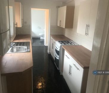 2 bedroom semi-detached house to rent - Photo 4