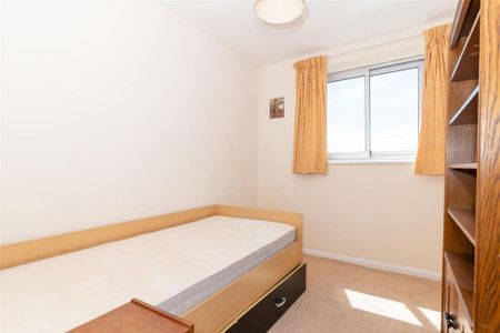 3 bedroom flat to rent - Photo 4