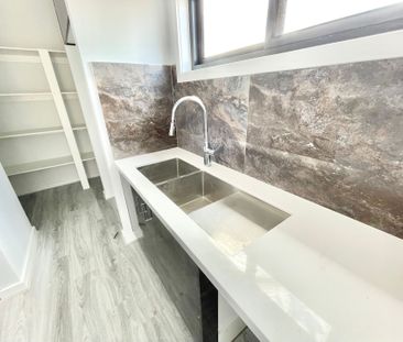 Modern Family Living in Thornhill Park Estate! - Photo 6