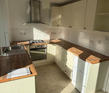 2 bedroom semi-detached house to rent - Photo 6
