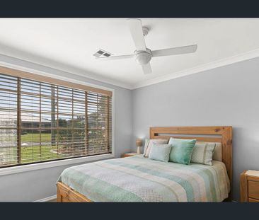 A lovely Renovated family home available in a quiet cul-de-sac - Photo 2