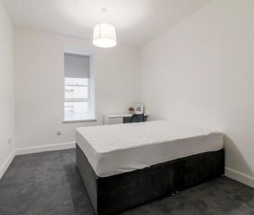 3 bedroom flat to rent - Photo 6