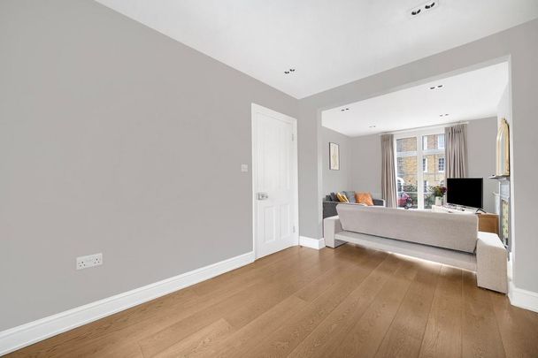 3 bedroom terraced house to rent - Photo 1