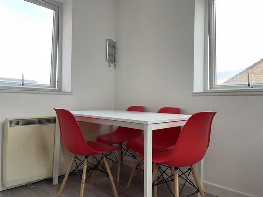 3 bedroom apartment to rent - Photo 1