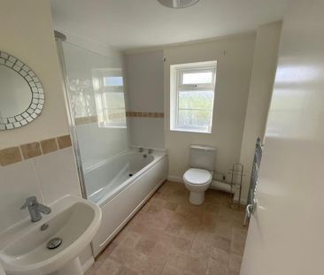 3 bedroom semi-detached house to rent - Photo 3