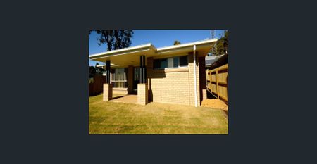 Extra-Large Townhouse Living with Huge Garden in Richlands and view of Brisbane City!!! - Photo 4