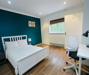 Room in a Shared House, Manchester, M15 - Photo 2