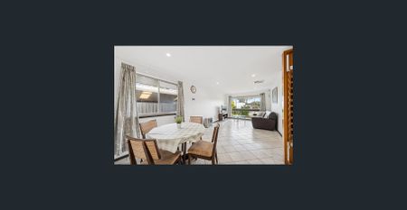 SPACIOUS FAMILY HOME - Photo 3