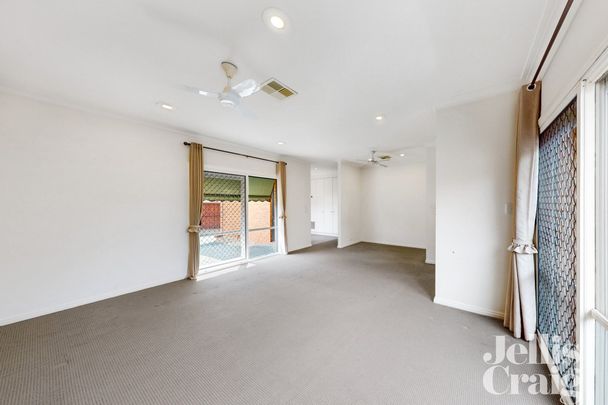 2/567 South Road, Bentleigh - Photo 1