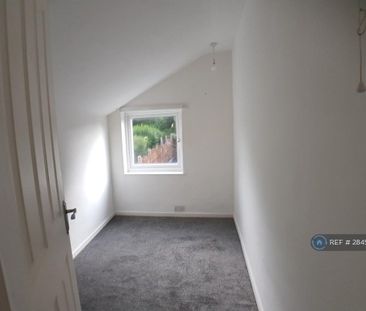 3 bedroom end of terrace house to rent - Photo 3
