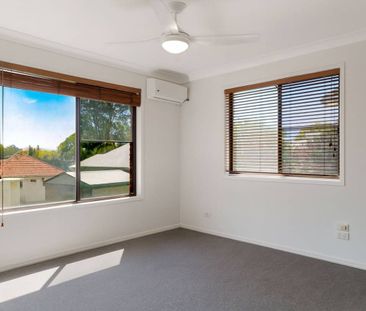 Stylish, Low-Maintenance Townhouse in Prime East Toowoomba Location - Photo 5