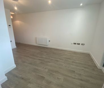 Edinburgh Gate - Photo 3