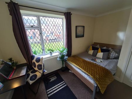 1 bedroom in a house share to rent - Photo 3